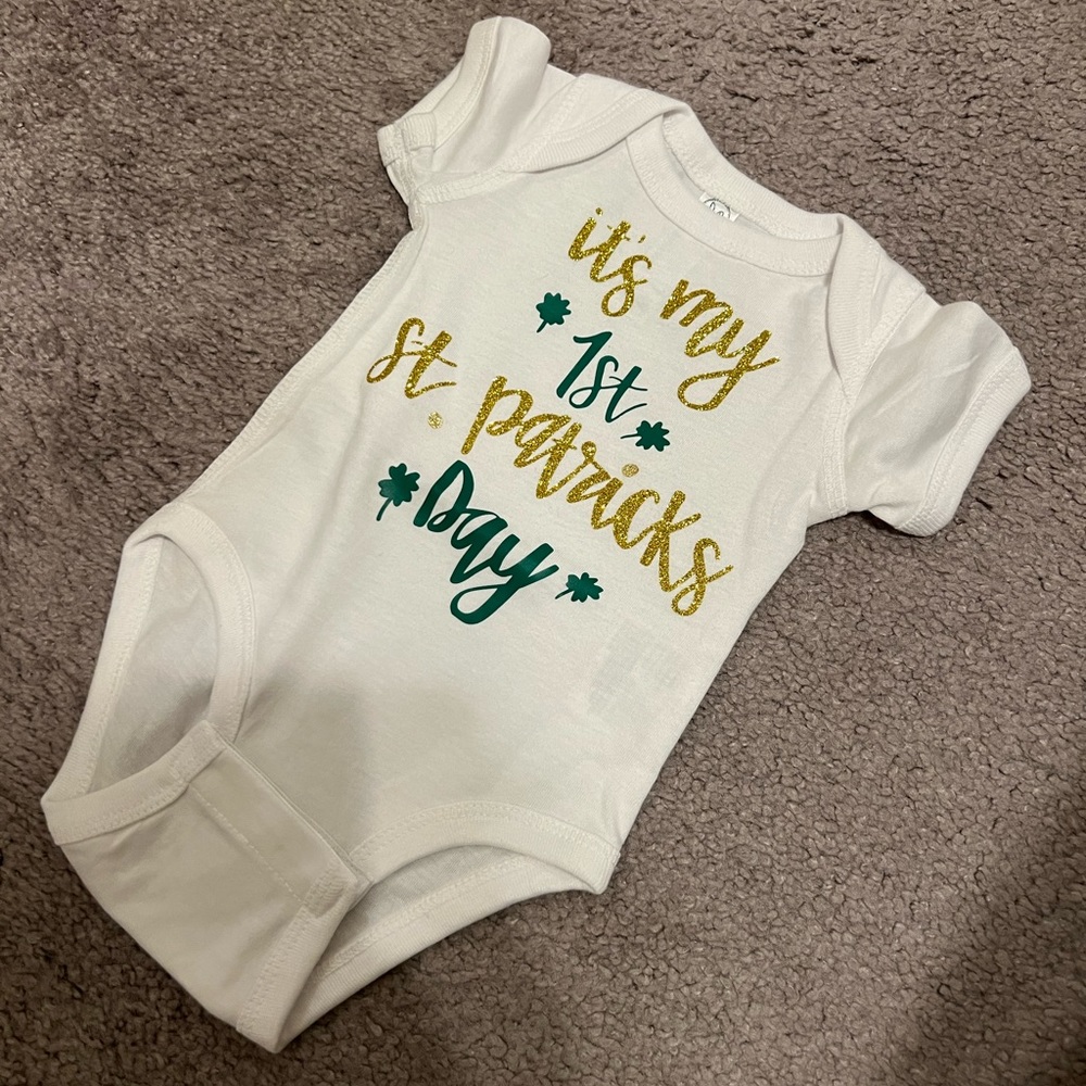 🦋 4/$15 St. Patrick’s Day onesie